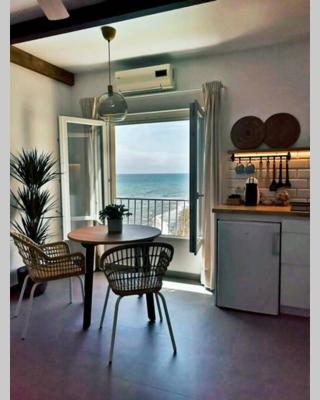 Beachfront apartment near Marbella