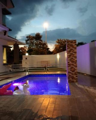 Villa with private Pool and Sauna @ Nilai