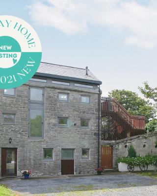 Kinvara Suites No 2 Top Floor by Trident Holiday Homes