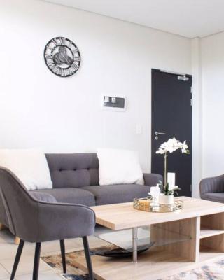 Contemporary Spacious & Comfortable Apartment