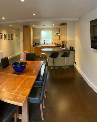 Luxury Central London 3 Bedroom Family House
