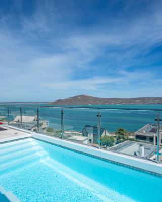 THE VIEW LANGEBAAN LAGOON VILLA WITH HEATED POOL and SOLAR ENERGY