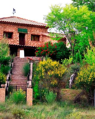 Hotel Royo Guarde-Puente Faco, junto al río Mundo