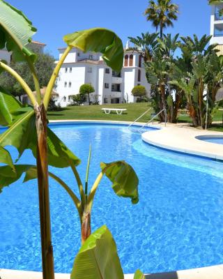 Luxury garden apartment - walking distance to the sea