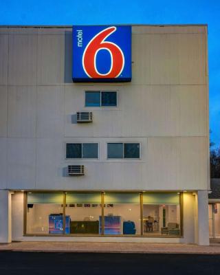 Motel 6 Bellville, OH