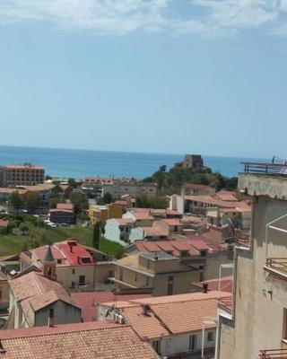 Appartamento con terrazza, vista panoramica sul mare
