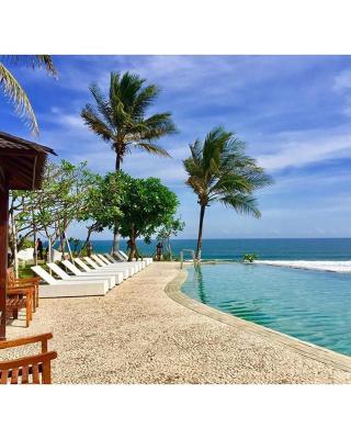 Queen of the South Beach Resort