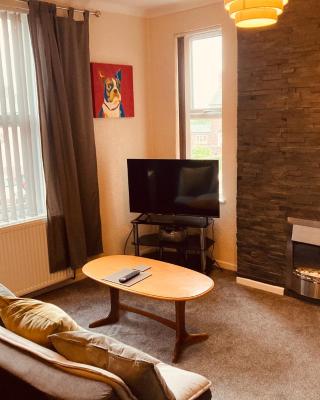 Charming Spacious Apartment, Kidderminster