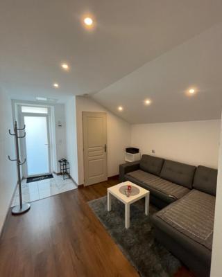 Studio privée Vesoul -Wifi,TV,Clim,Parking gratuit