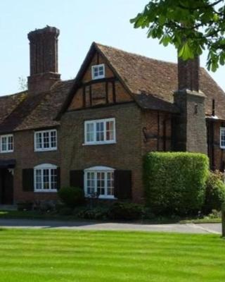 Loxley Farm Sleeps 4 in Hertfordshire countryside
