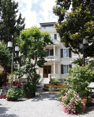 Genovese Villa Elena Residence
