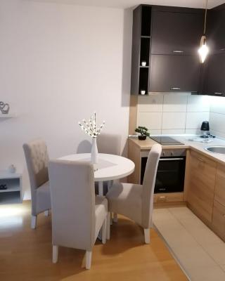 Emili Apartman