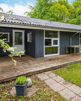 6 person holiday home in Glesborg