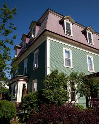 Le Pleasant Hôtel & Café