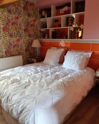 Chambre familiale avec piscine chauffée et jacuzzi