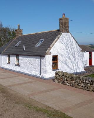 Meikle Aucheoch Holiday Cottage, plus Hot Tub, Near Maud, in the heart of Aberdeenshire