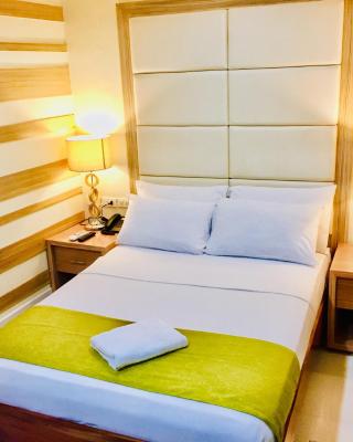 RedDoorz Plus @ ABC Landmark Hotel