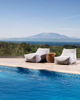 Villa Venia - Cozy Escape with Scenic Sew View, by ZanteWize