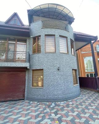 LANA`S GUEST HOUSE
