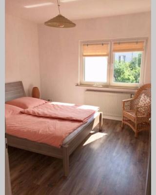 Hinter Burg, Haus mit Garten