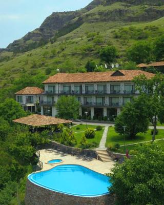 Vardzia Resort