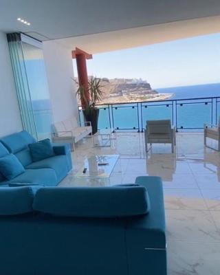 PENTHOUSE IN THE SEA, Tauro