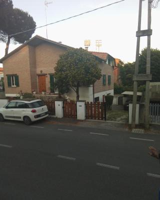 AFFITTACAMERE VILLA SOFIA accanto Ospedale con ampio giardino