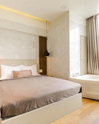 Lá Hotel Q10