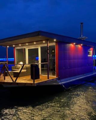 Cozy Floating house with sauna