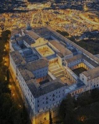 Accanto all'autostrada al centro tra Roma e Napoli