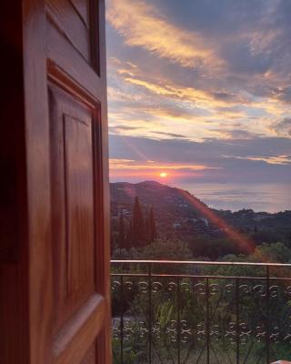 Μπαλκόνι του Αιγαίου father's house in Kimi