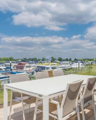 LUXURY LODGE RIVER THAMES - WINDSOR MARINA - PARKING