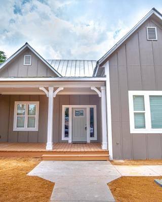 Brand New Remodeled 3BR2BA House Near Downtown
