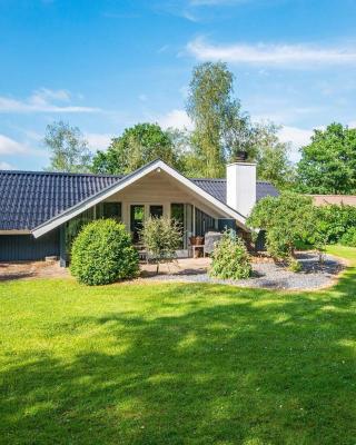 Secluded Oasis by Kvie Lake-By Traum