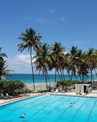 KASA Ocean Breeze - Cabana Studio Apartment BEACHFRONT CONDO POOL