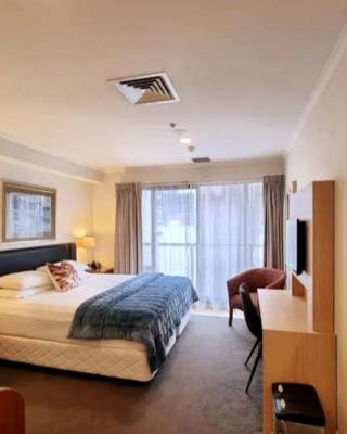 Metroview Studio in CBD with Air-con, Pool and Gym
