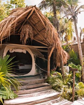 Uman Glamping & Cenote Tulum