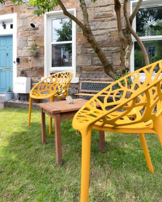 Cozy with Character Cochrane Cottage at Leith Links Park