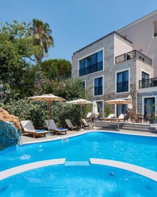 Moderna Luxury Apartments with HEATED pool