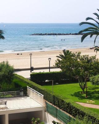 Apartamento recién reformado en primera línea con vistas a la playa de la Almadraba