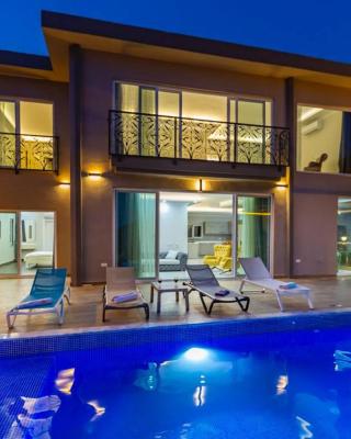 LA VILLA CELINE- XLarge villa complete privacy in nature, pool with wondeful view