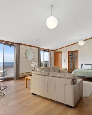 The Flaxman Studio - Panoramic Ocean Views