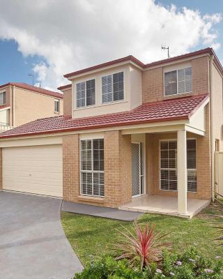 Tomaree Townhouse 5 large air conditioned townhouse and WI-FI