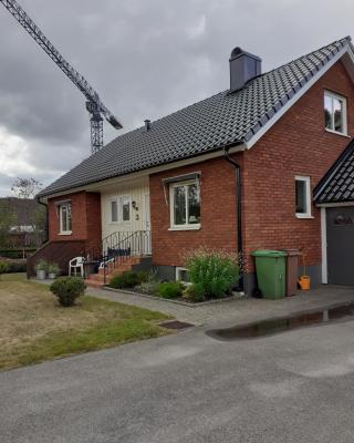 Villa mitt i Ullared - 400m till Gekås