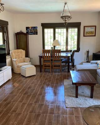 Chalet Dani con parcela privada a 8min de Puy Du Fou