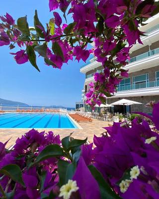 Toto Hotel & Apartments