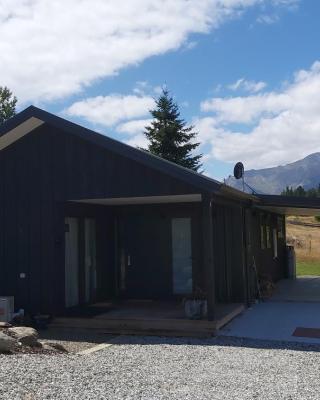 Hawea Mountain cottage