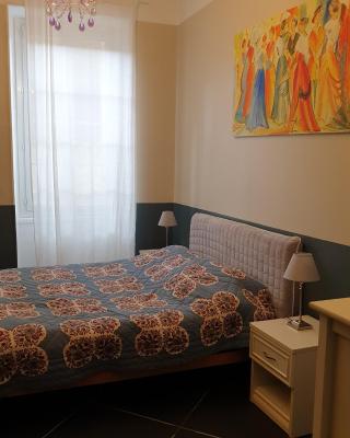 Intra Muros Thiers appart 8 pers 3 ch climatisé Wifi tout équipé parking proche