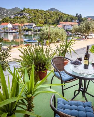 Apartment Đego near Ploce, riverfront, parking