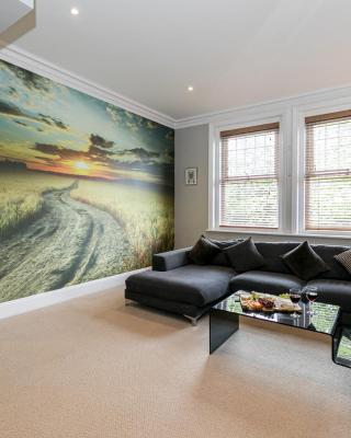 Cosy Urban Oasis - Quirky 2-Bed Town Centre Apartment